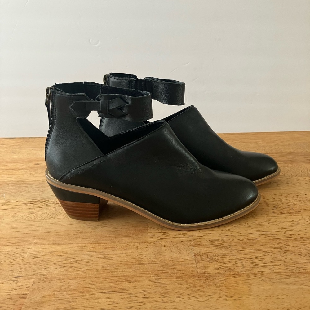 Kelsi Dagger Black Ankle Strap Shoes